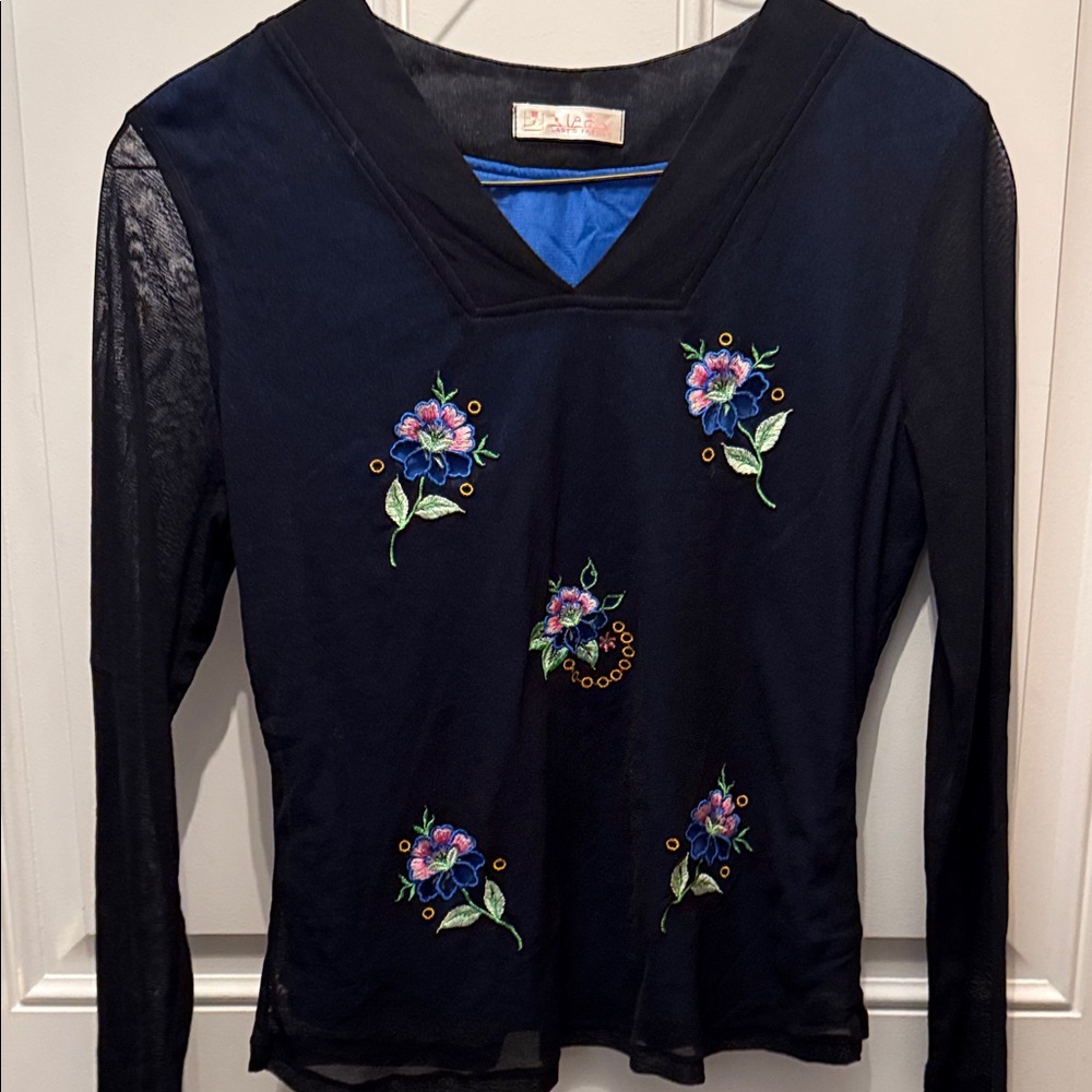 Black Floral Embroidered V‑Neck Long‑Sleeve Top